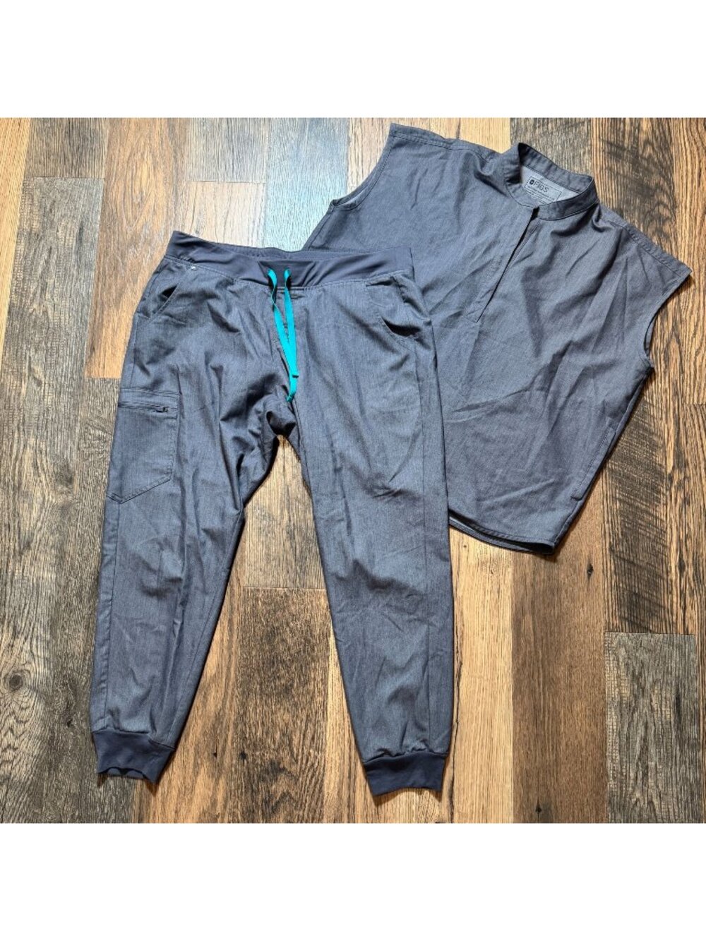 FIGS Set Zamora Jogger Scrub Pant & Rafaela Oversized Scrub Top Graphite XL